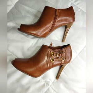 Studio Paolo Open Toe Cora Booties, sz 6.5, Brown.